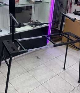 MESA METALICA KEBLER B14058 PARA DJ CON SOPORTE